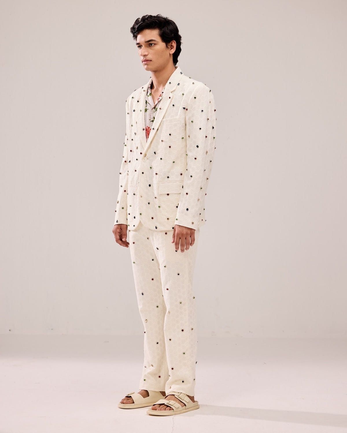 Frozen pearls embroidered blazer - image 3