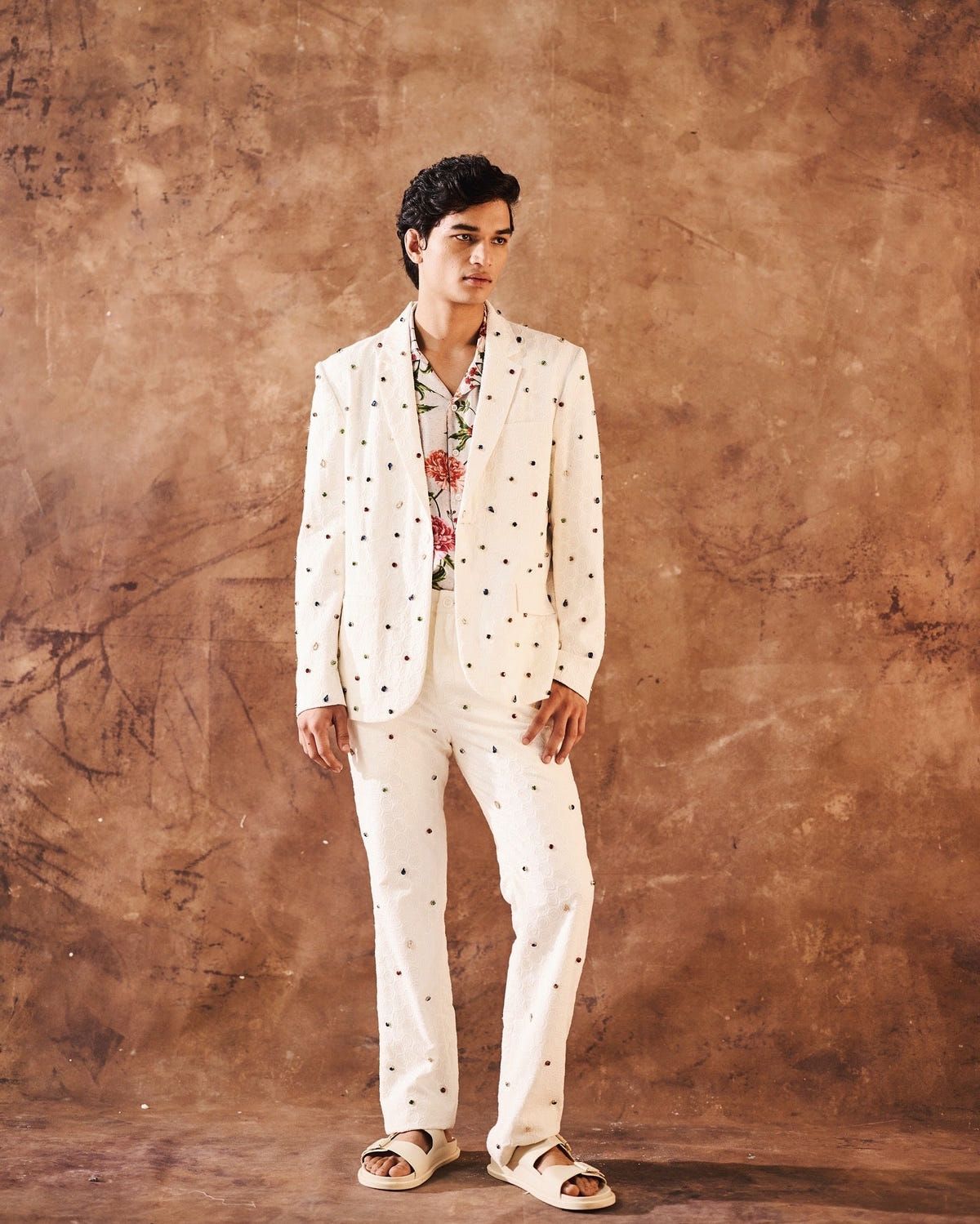 Frozen pearls embroidered blazer - image 4