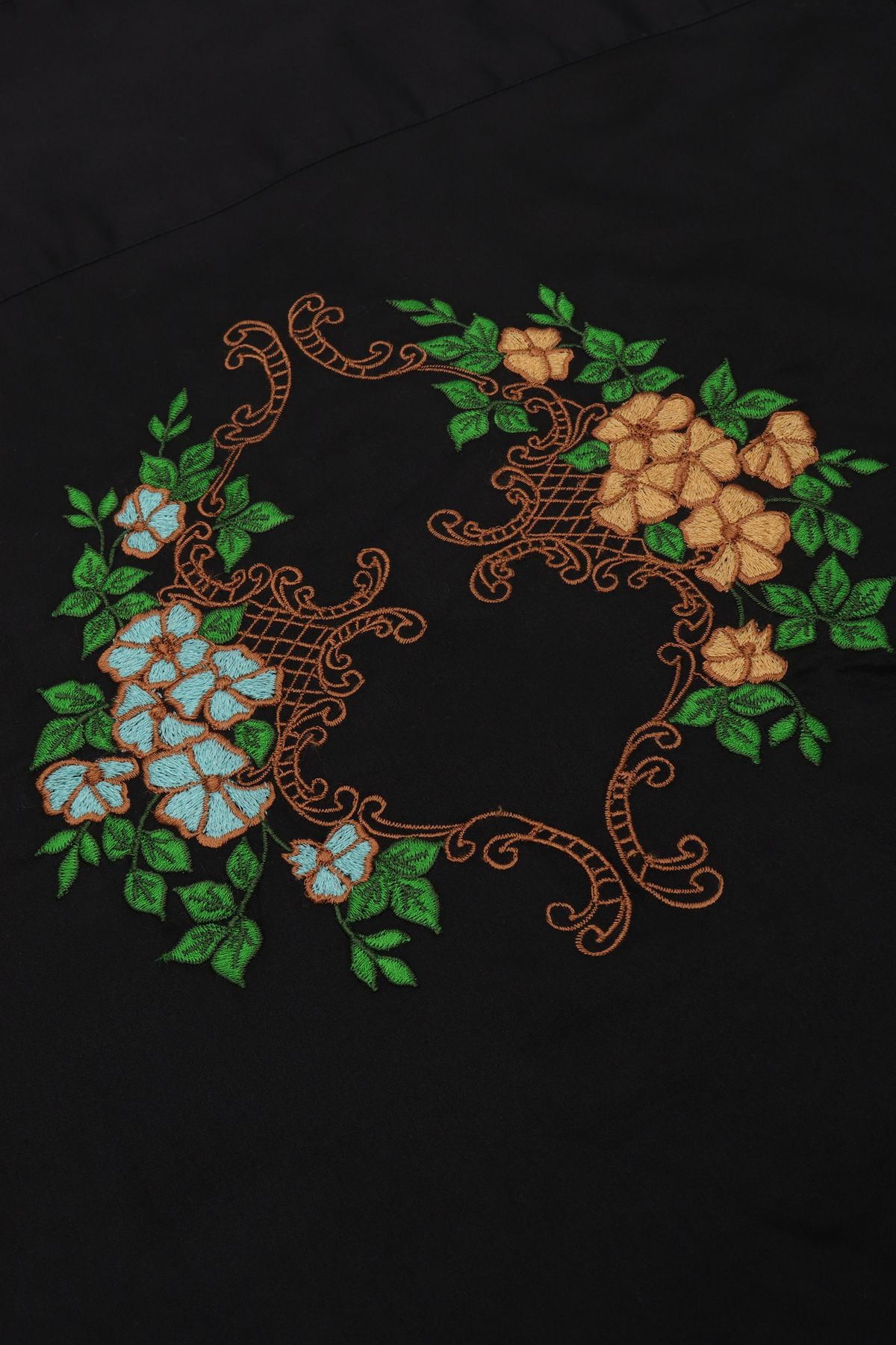 "Le Victoria" embroidered shirt - image 3