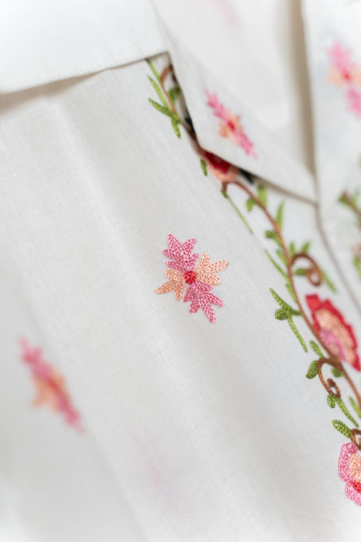 "Giardino" embroidered summer shirt - image 3