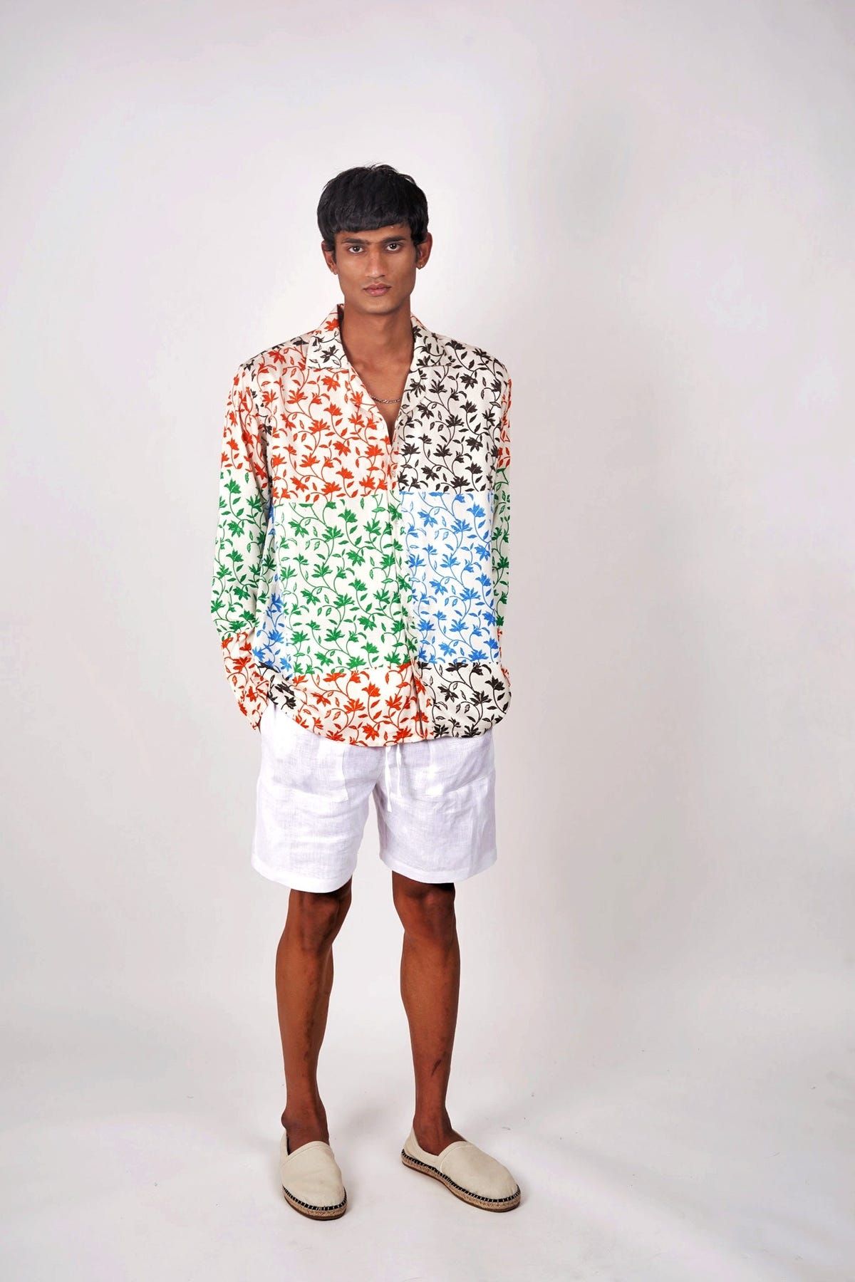 Santorini white linen shorts - image 4