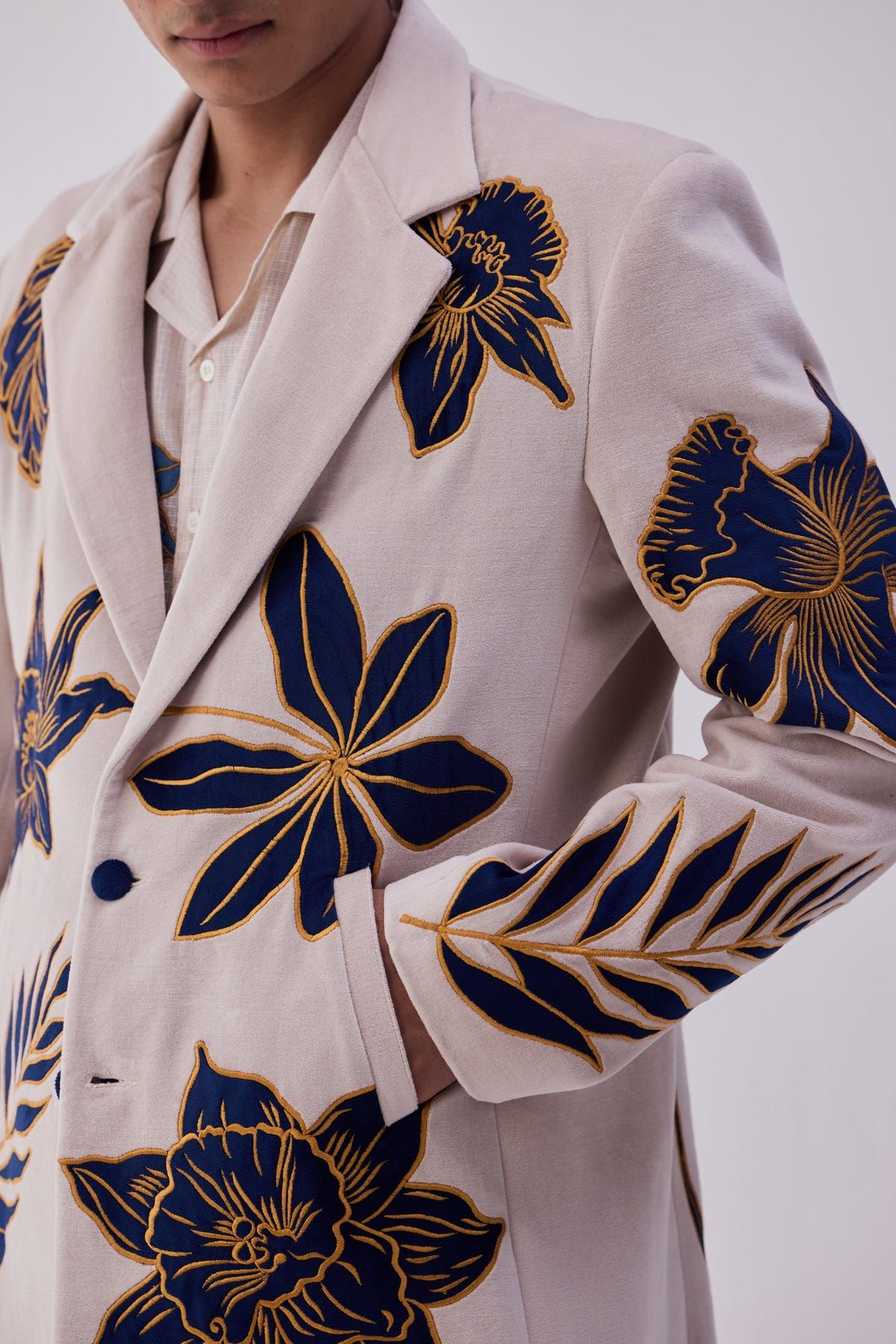 "Le Gstaad" embroidered overcoat - image 6