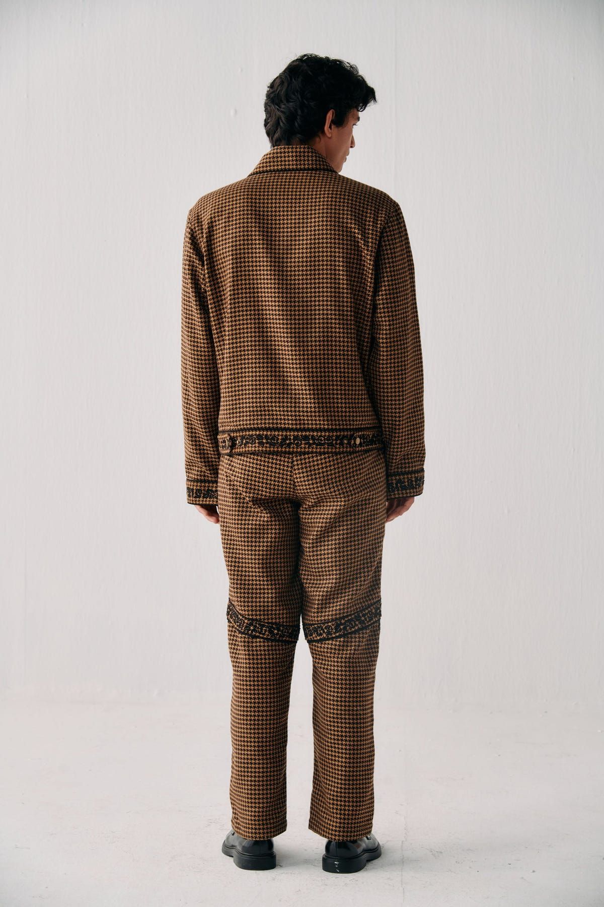 Gulmarg embroidered woolen pants - image 2