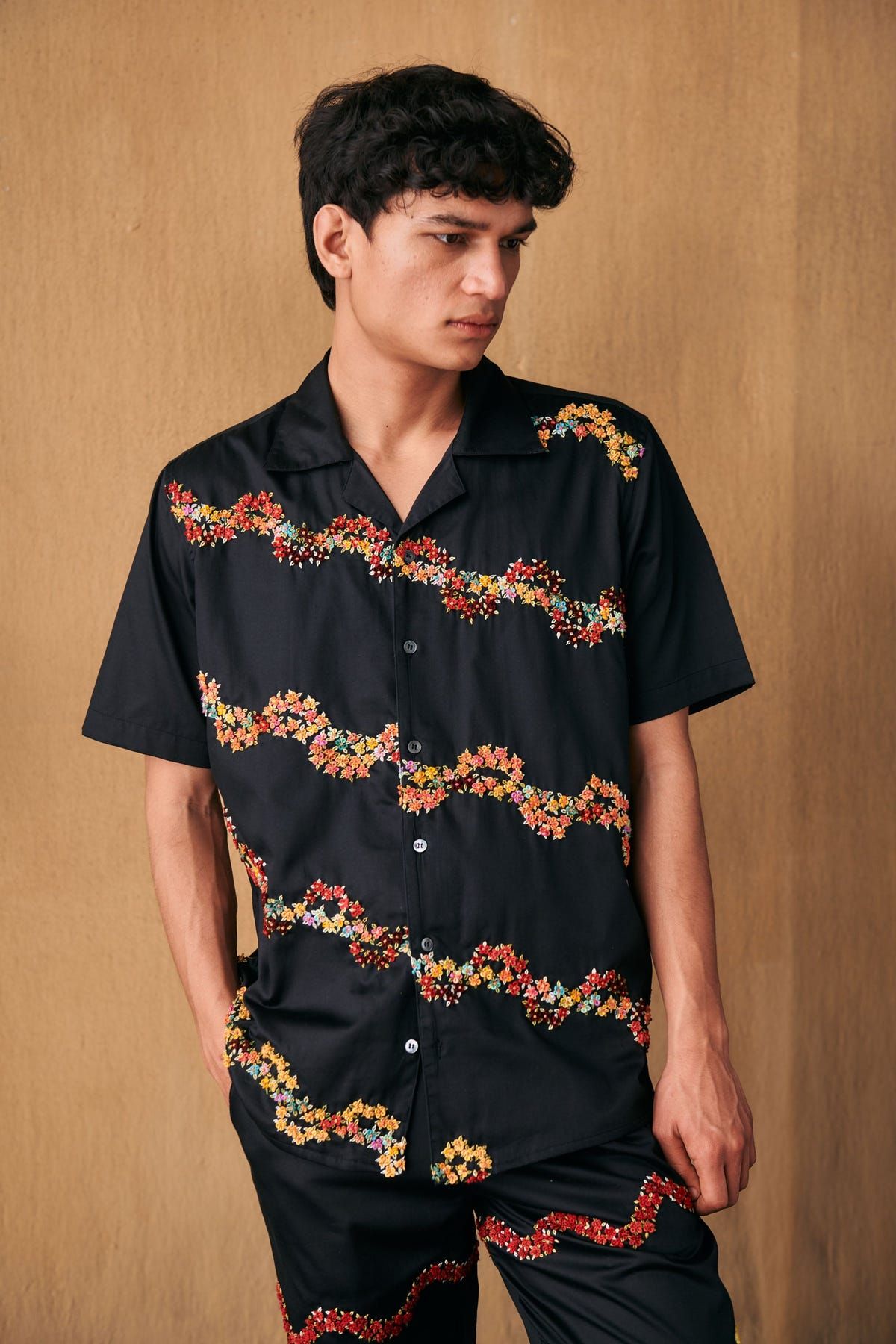 "Valley of flowers" hand embroidered Shirt - image 8