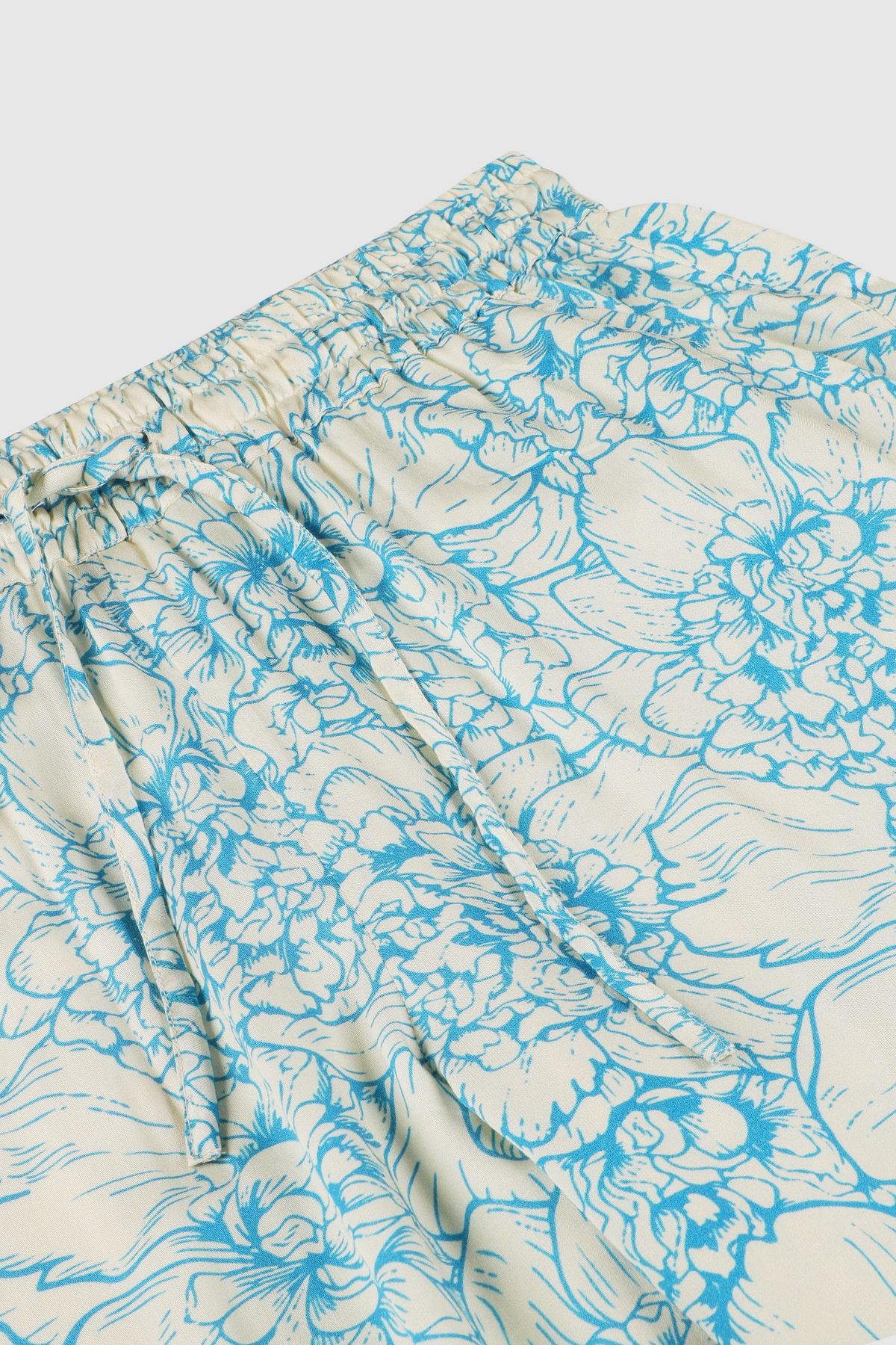 Rose cluster print lounge pants - image 3