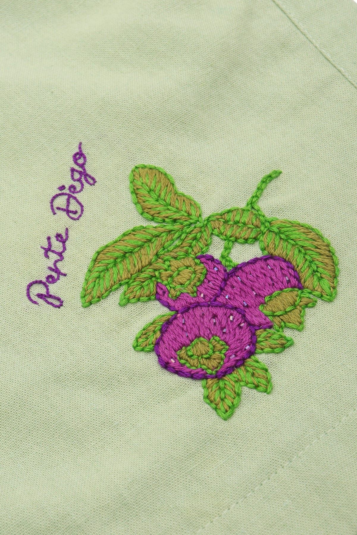 "Le summer vacation" hand embroidered shorts - image 3