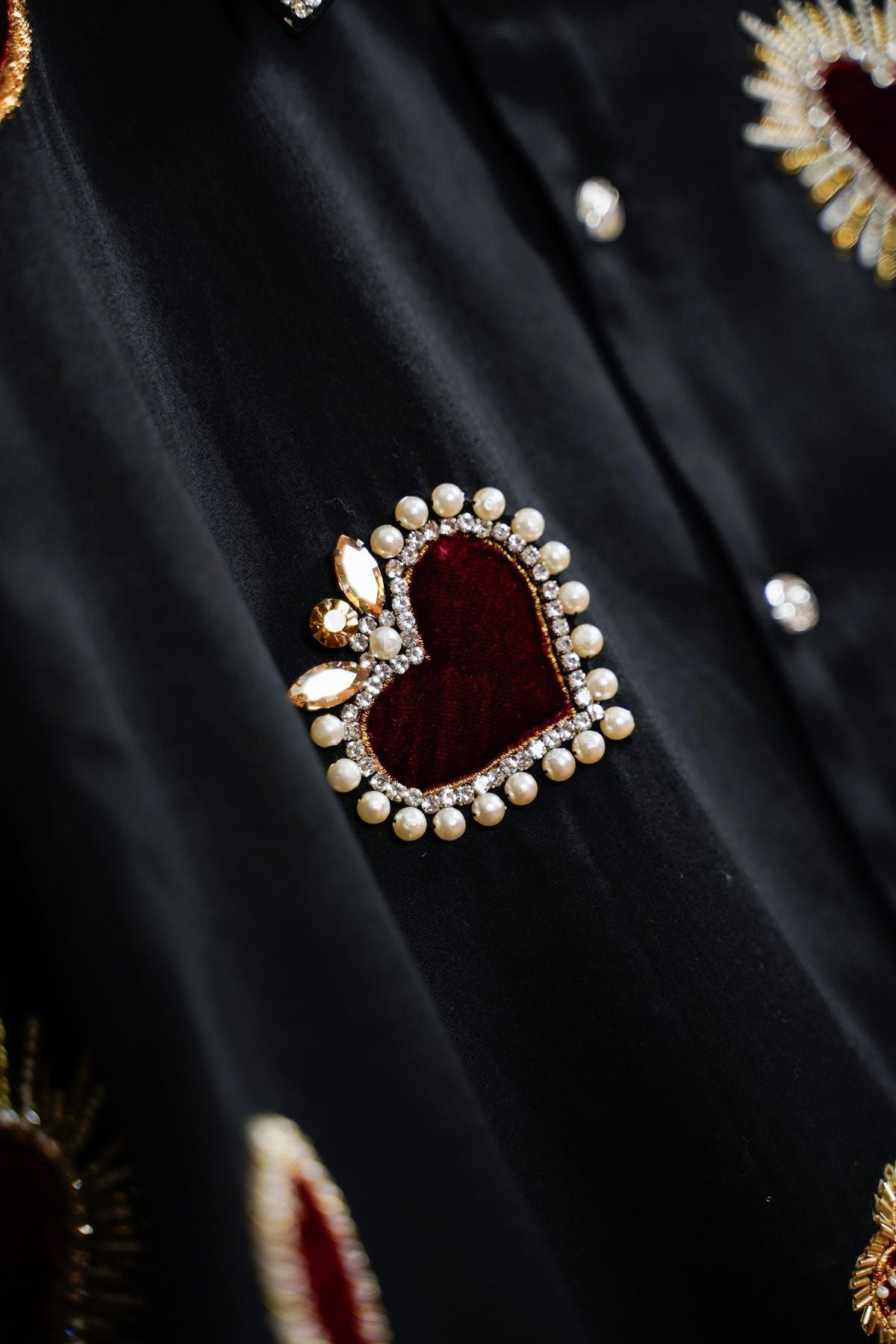 Velvet hearts appliqué shirt- Black - image 2