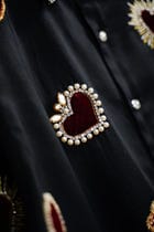 Velvet hearts appliqué shirt- Black view 2