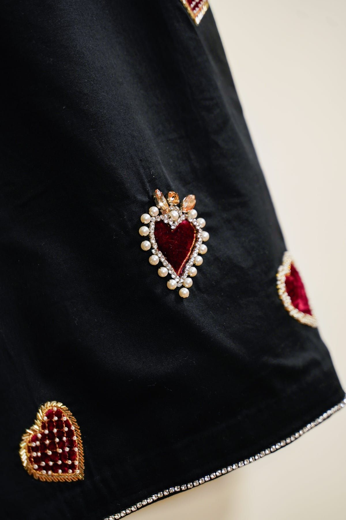 Velvet hearts appliqué shirt- Black - image 3