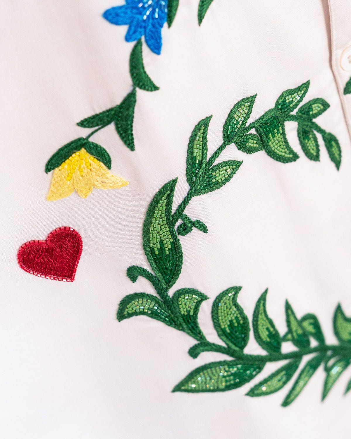 "Lovers in paradise" hand embroidered shirt - image 2