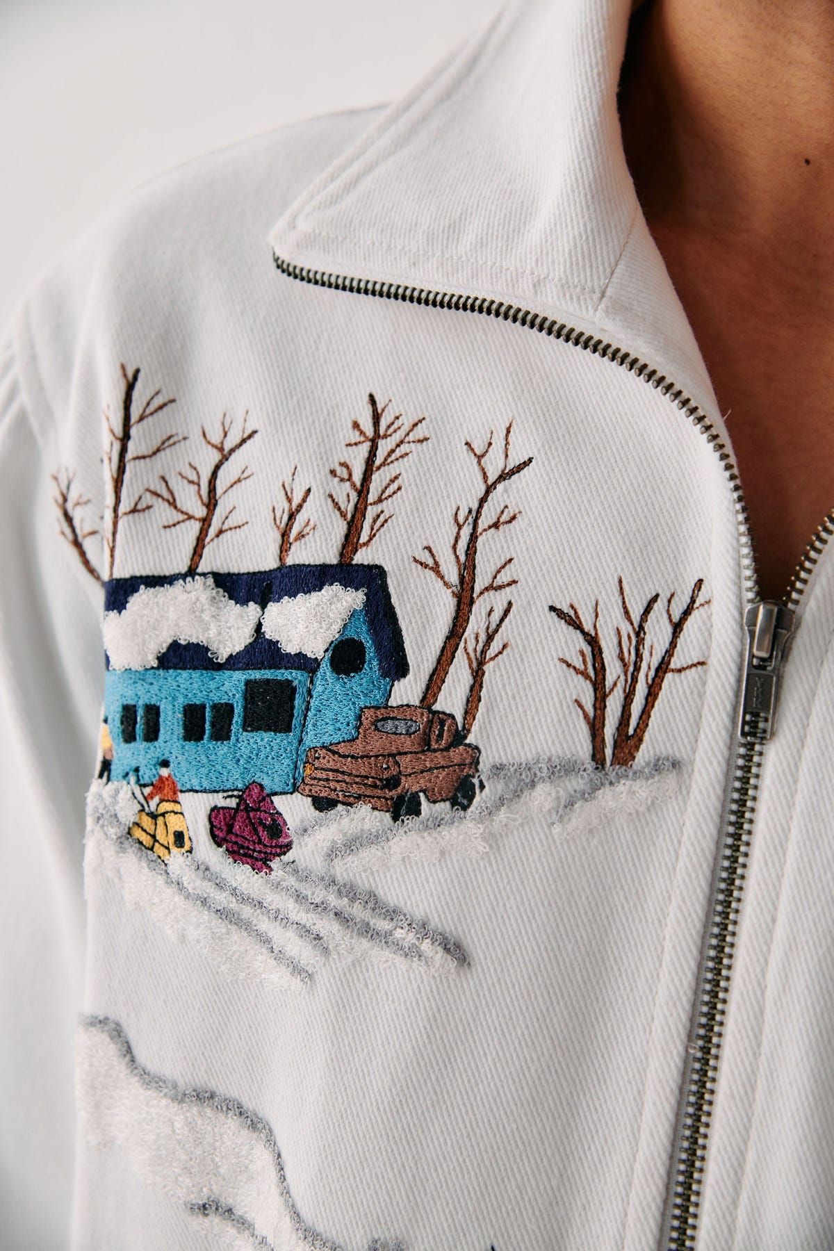 "Aprés ski" embroidered zip up jacket - image 4