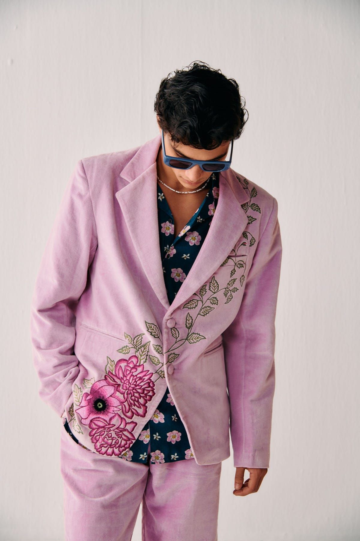 Vintage artwork embroidered blazer-Bubblegum Pink - image 8