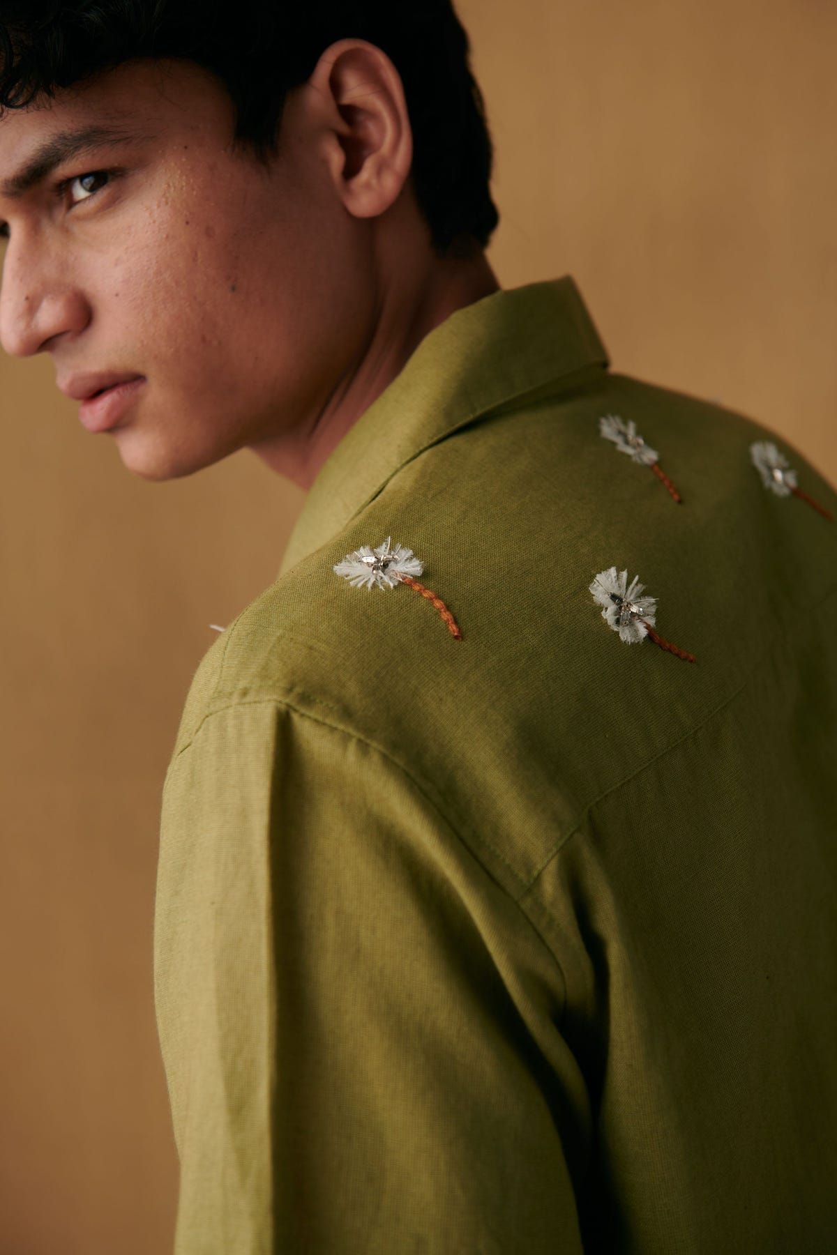 "Le dandelions" hand embroidered Shirt - image 3