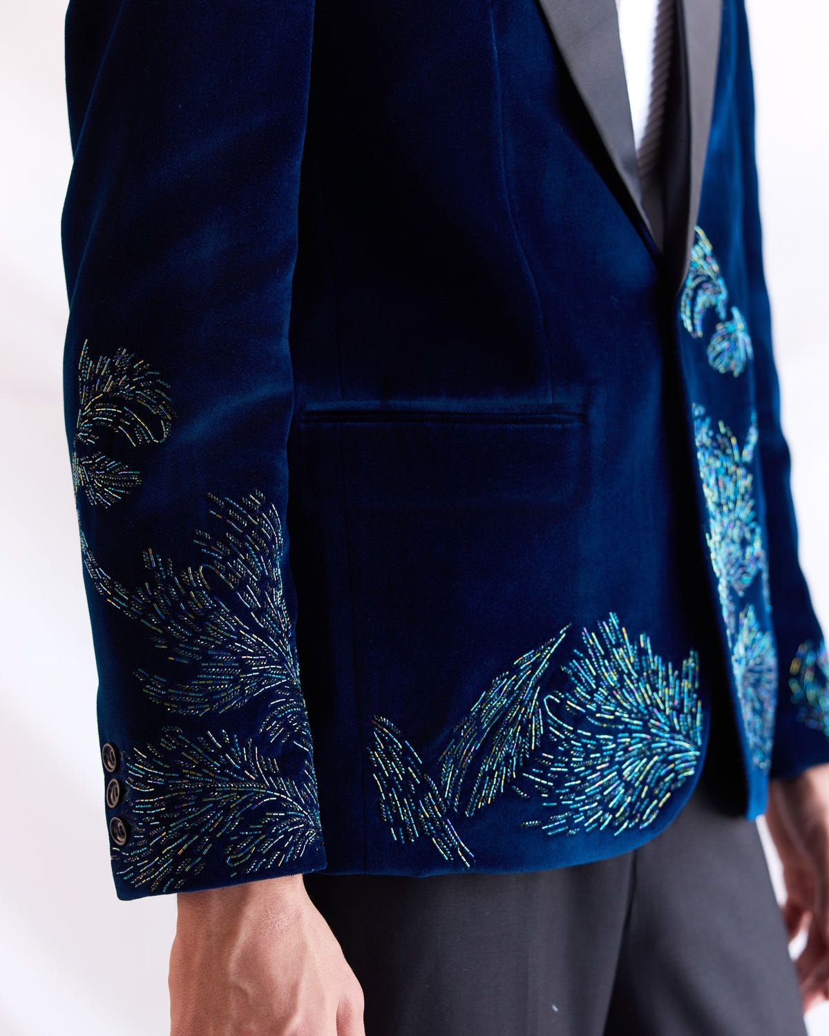 "Le Bahamas" hand embroidered blazer - image 6