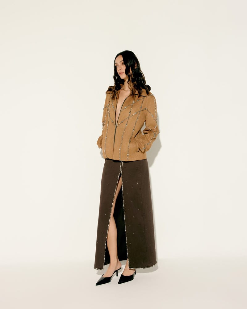 Stonework slit skirt