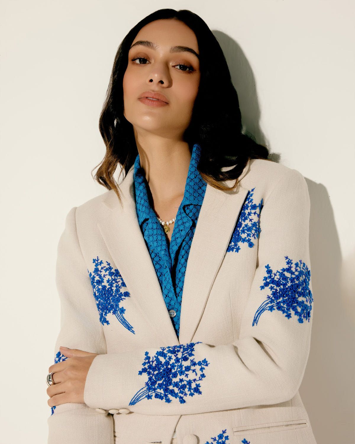 Blue floral bunch hand embroidered blazer - image 3