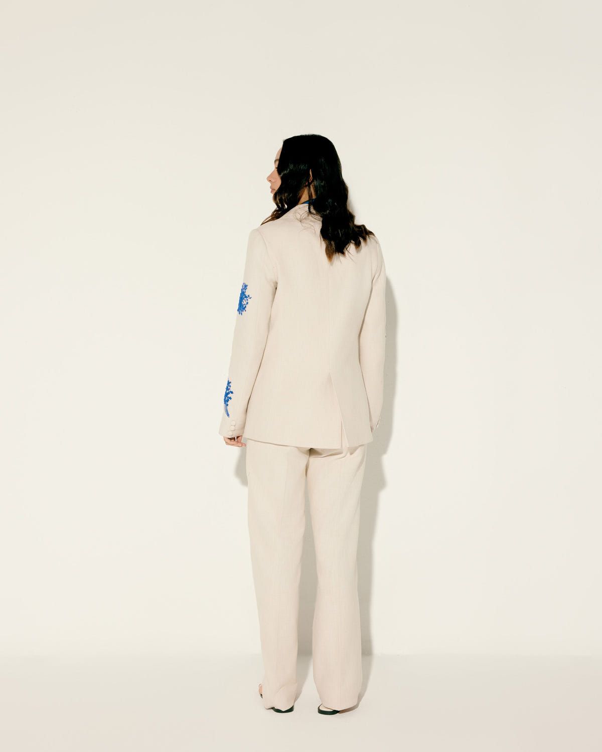 Blue floral bunch hand embroidered blazer - image 6