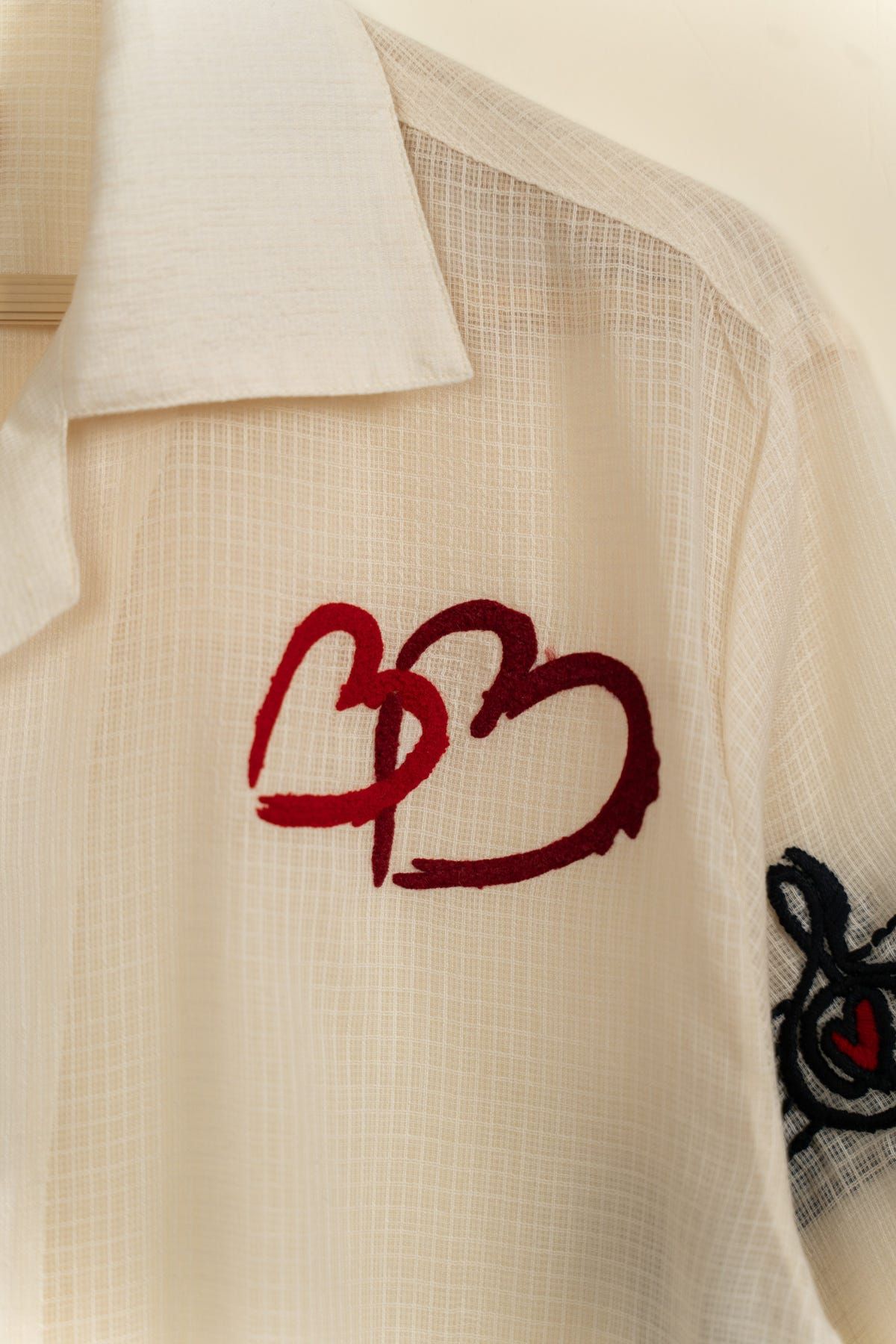"Mi Amor" Hand embroidered hearts Shirt - image 9