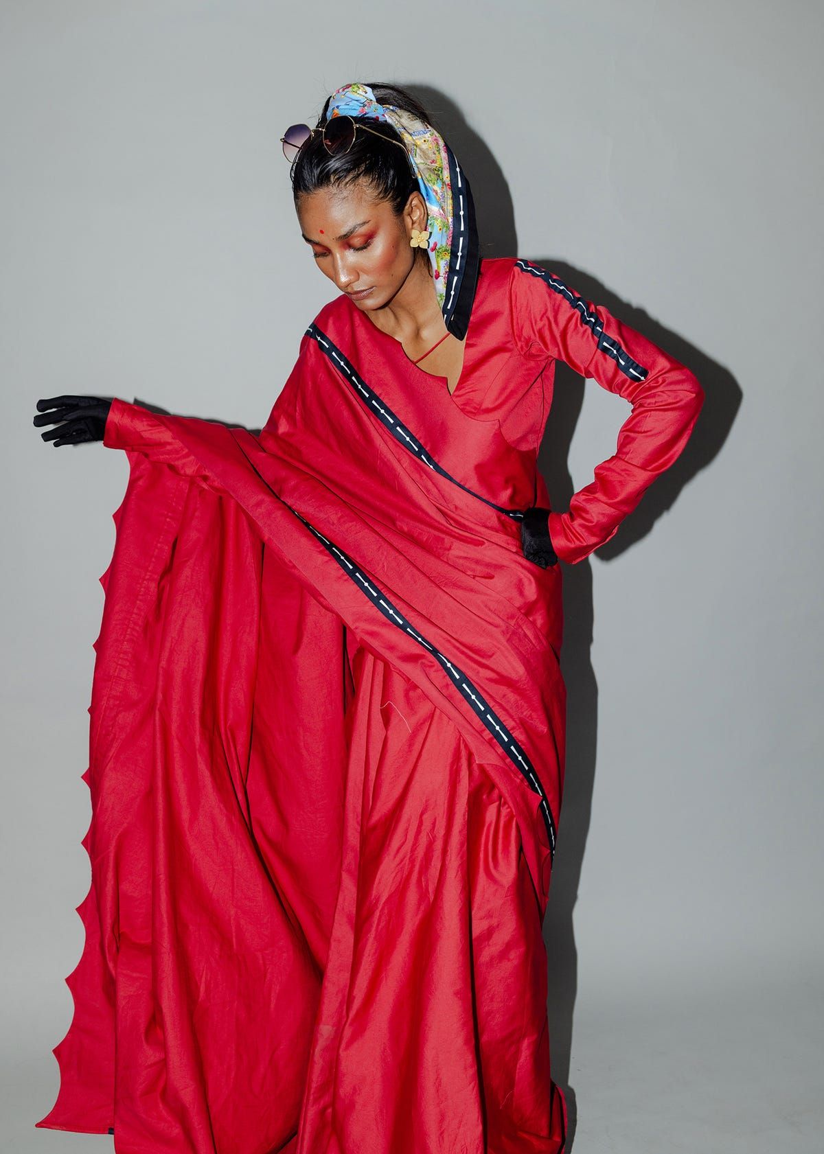 Scalloped edge saree - image 6