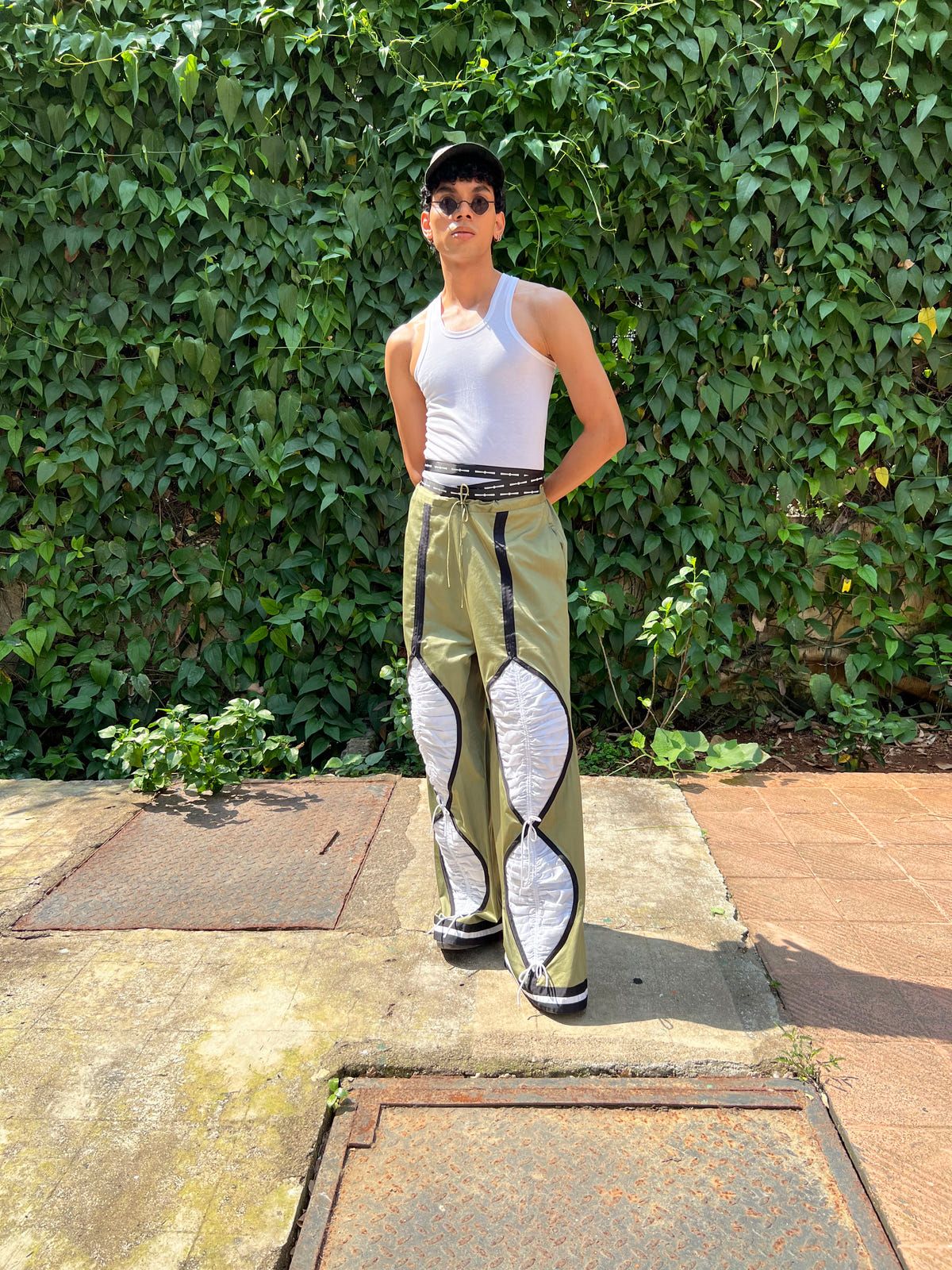 Gathered eye trouser - image 2