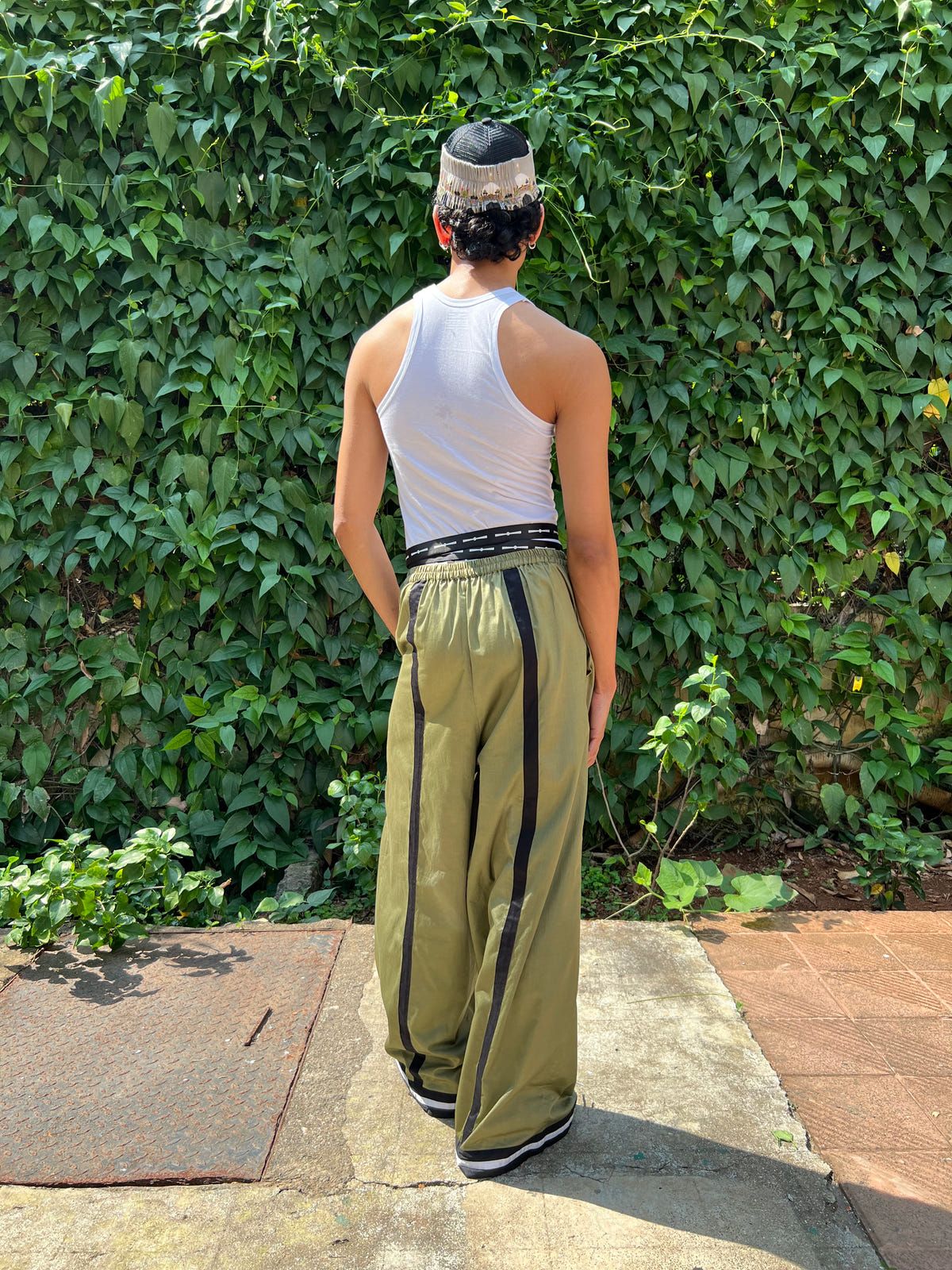 Gathered eye trouser - image 4