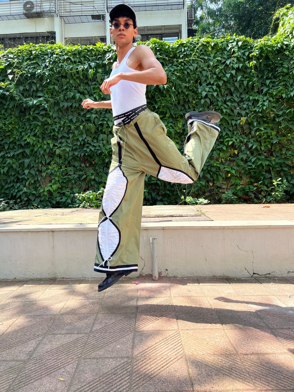 Gathered eye trouser - image 6