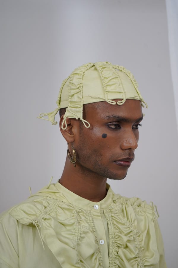 Saim — Strapped round topi