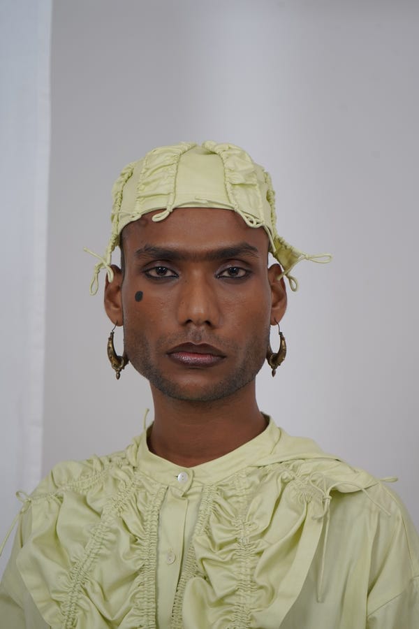 Saim — Strapped round topi