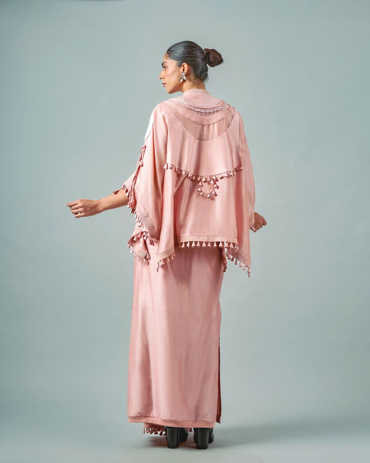 Tasseled necklines cape + Godet lungi skirt set - image 4