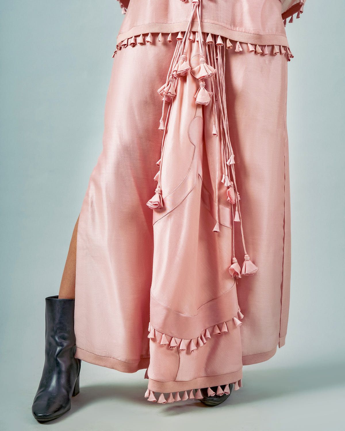 Tasseled necklines cape + Godet lungi skirt set - image 5