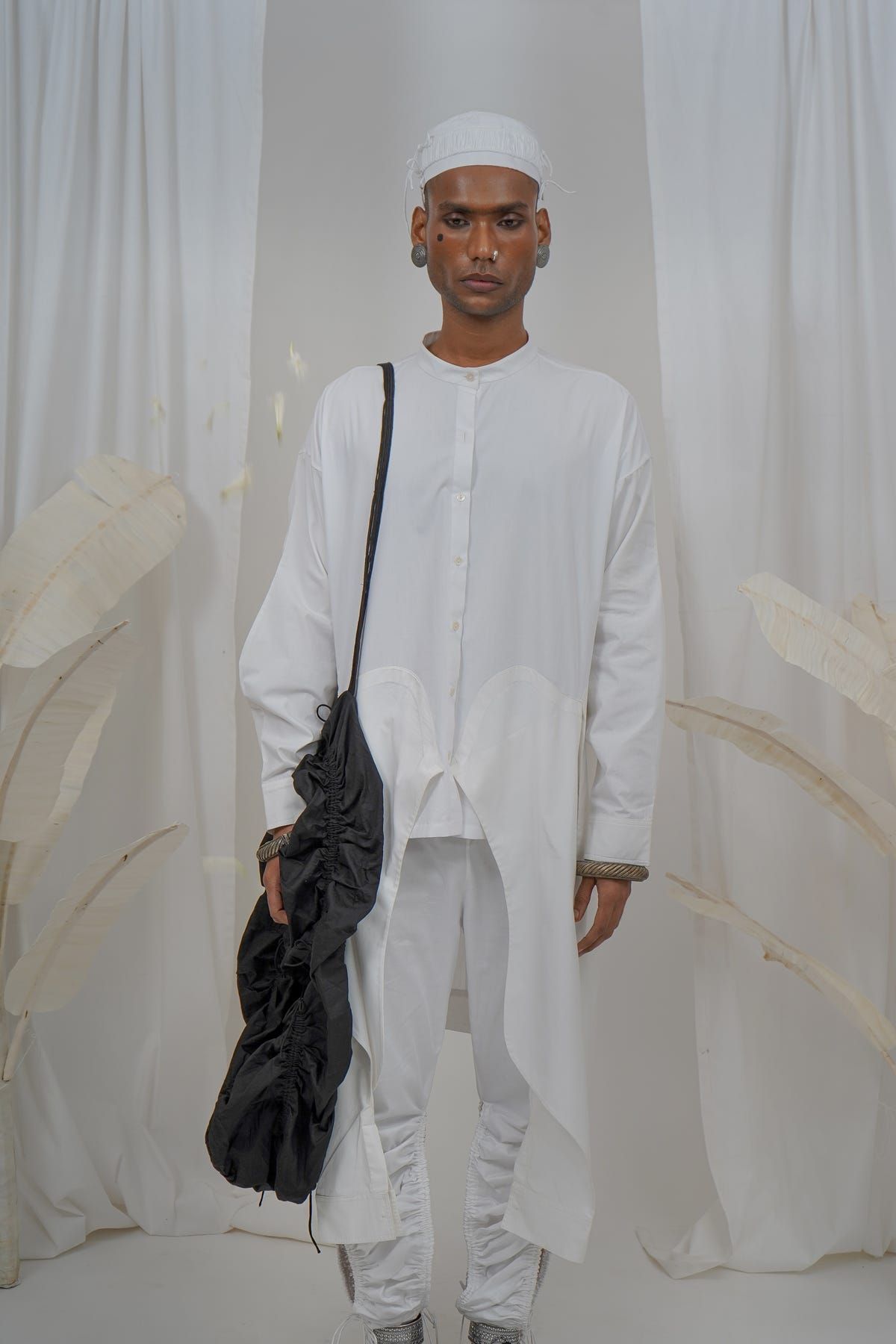 Gathered hoodie bag - image 4