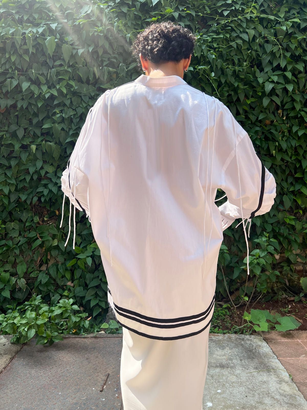 Gathered eye shirt - image 5