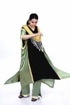 Scallop drape kaftan set view 5