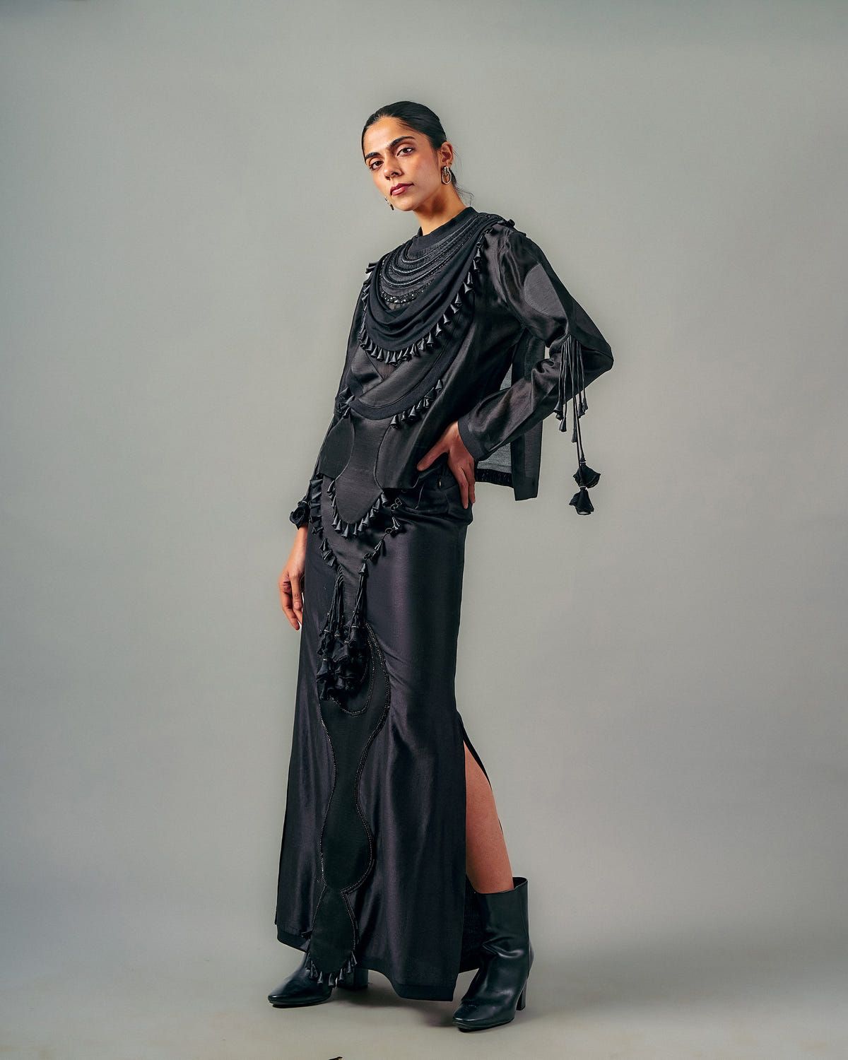 Quilted necklines drape top + Ornament patch skirt set - image 3