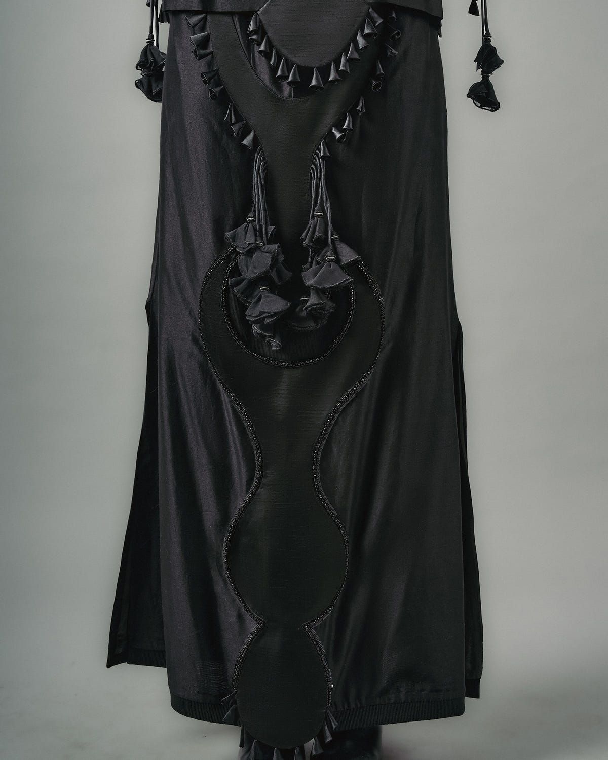 Quilted necklines drape top + Ornament patch skirt set - image 5