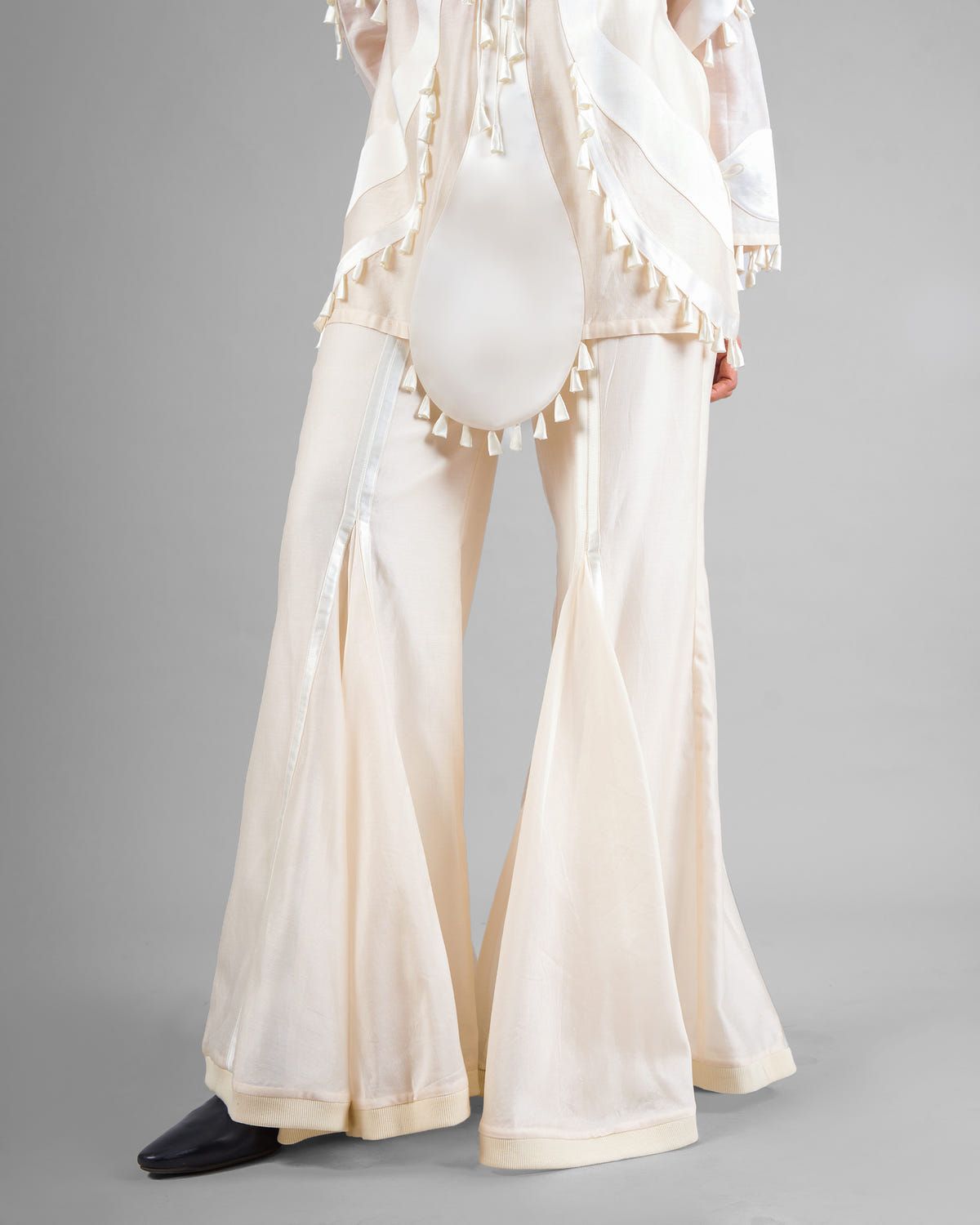Sculptural scallop kurta + Godet flared trouser set - image 5