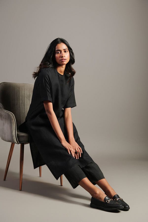 Saphed — Kohl Co-Linen Half Sleeves Kurta Set