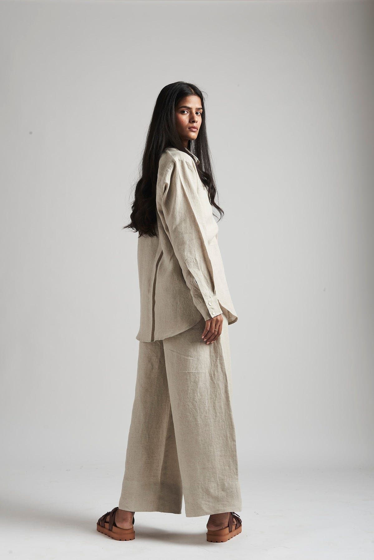 Undyed Linen Oversized Pocket Shirt - image 3
