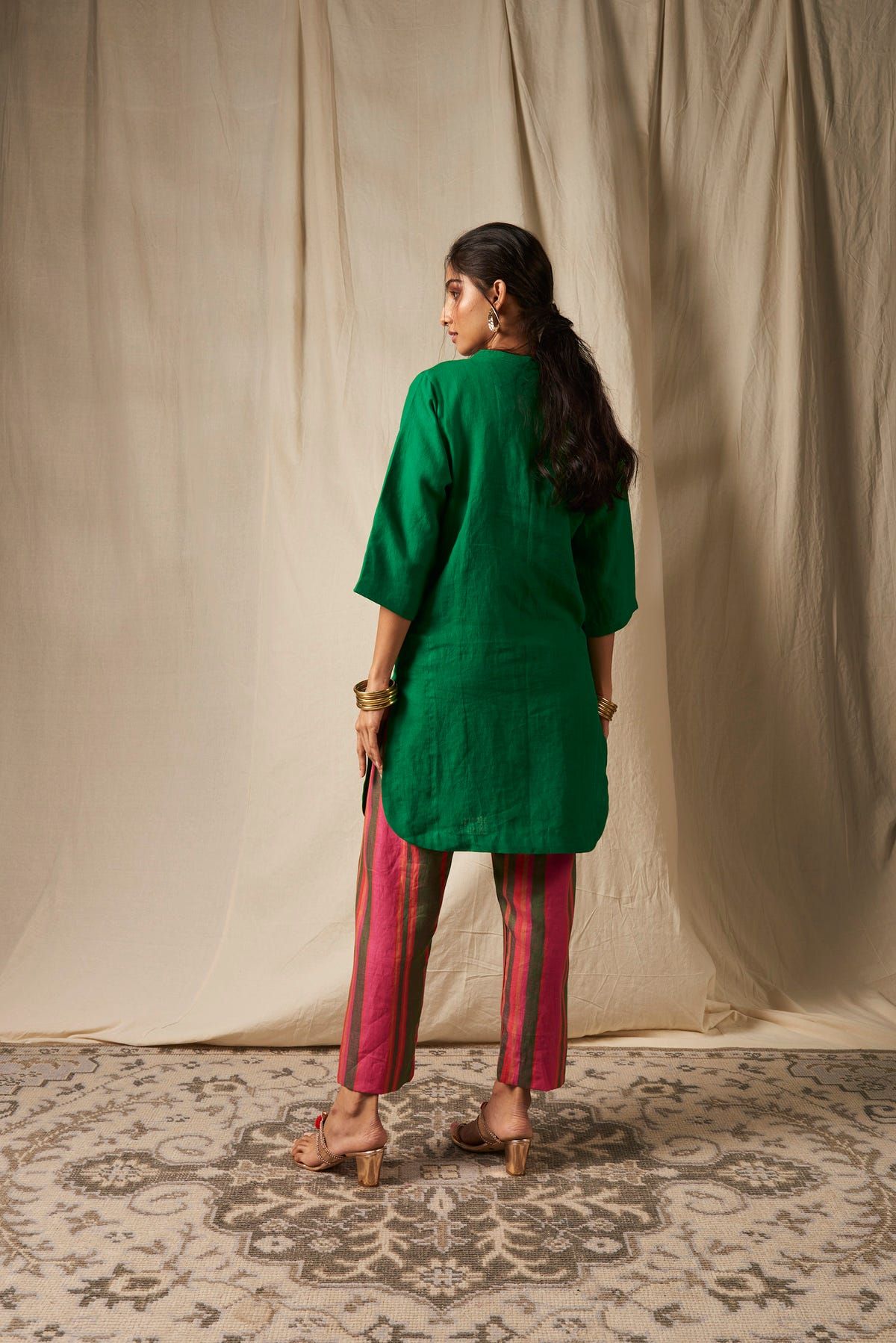 Panna Linen Panelled Kurta - image 5