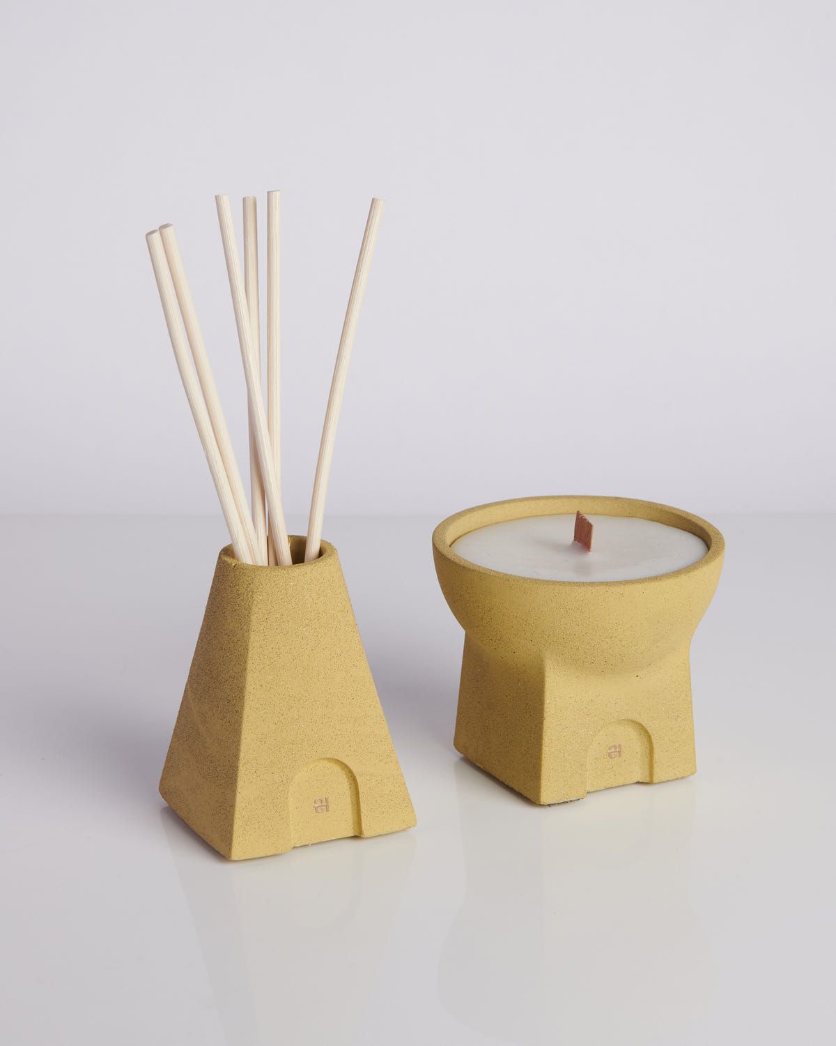 Savaar Soy Candle & Reed Diffuser Set - image 1