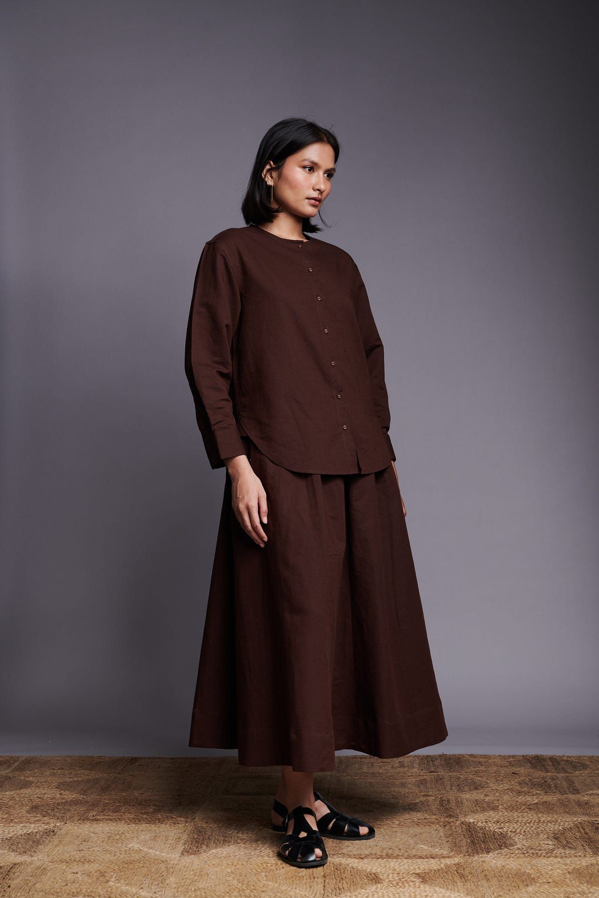 Coffee Co-Linen Round Hem Shirt - image 2