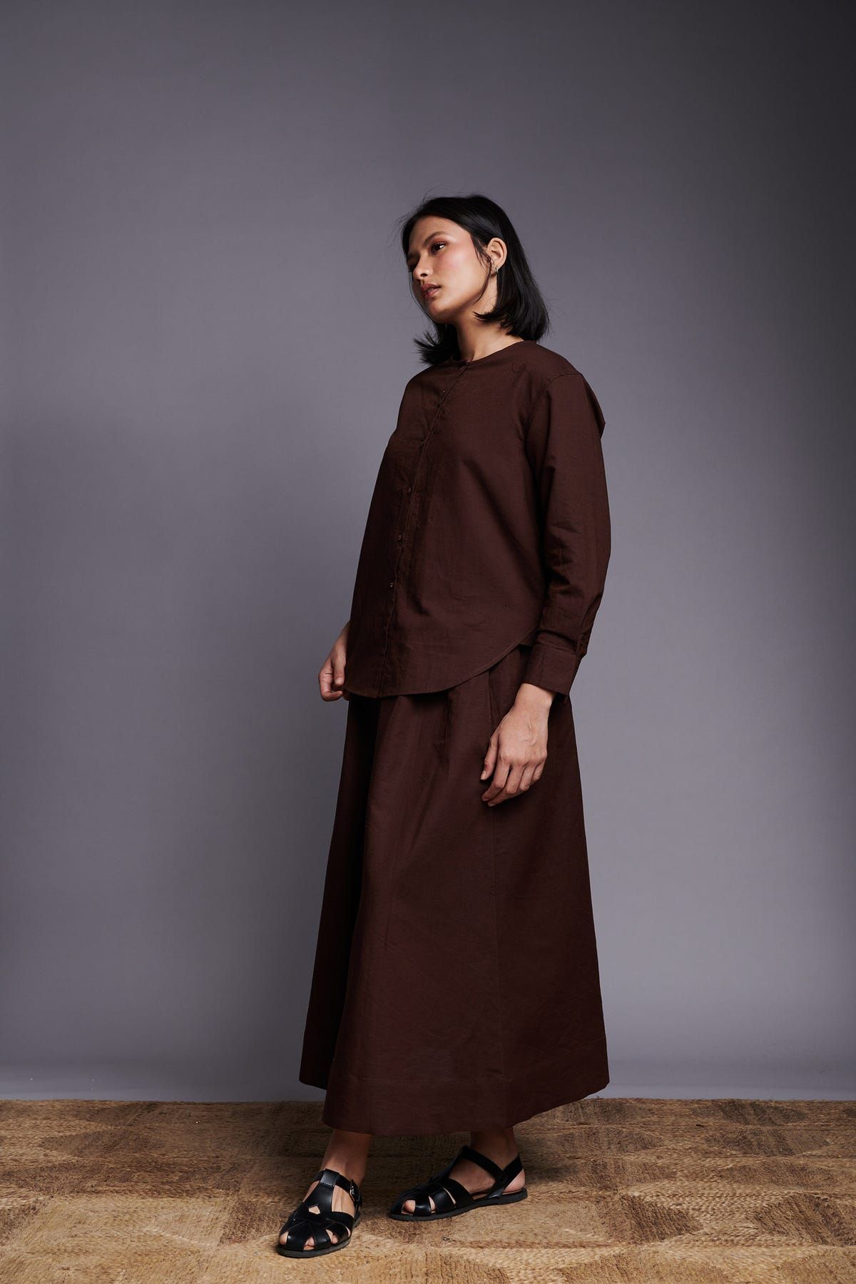 Coffee Co-Linen Round Hem Shirt - image 7