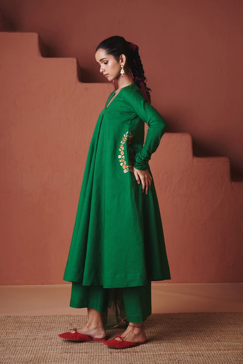 Panna Linen Embroidered Pocket Kurta Set