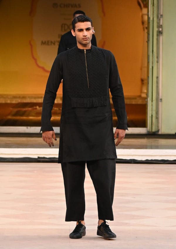 SON OF A NOBLE - SNOB — MAGNUS LOOK - BLACK