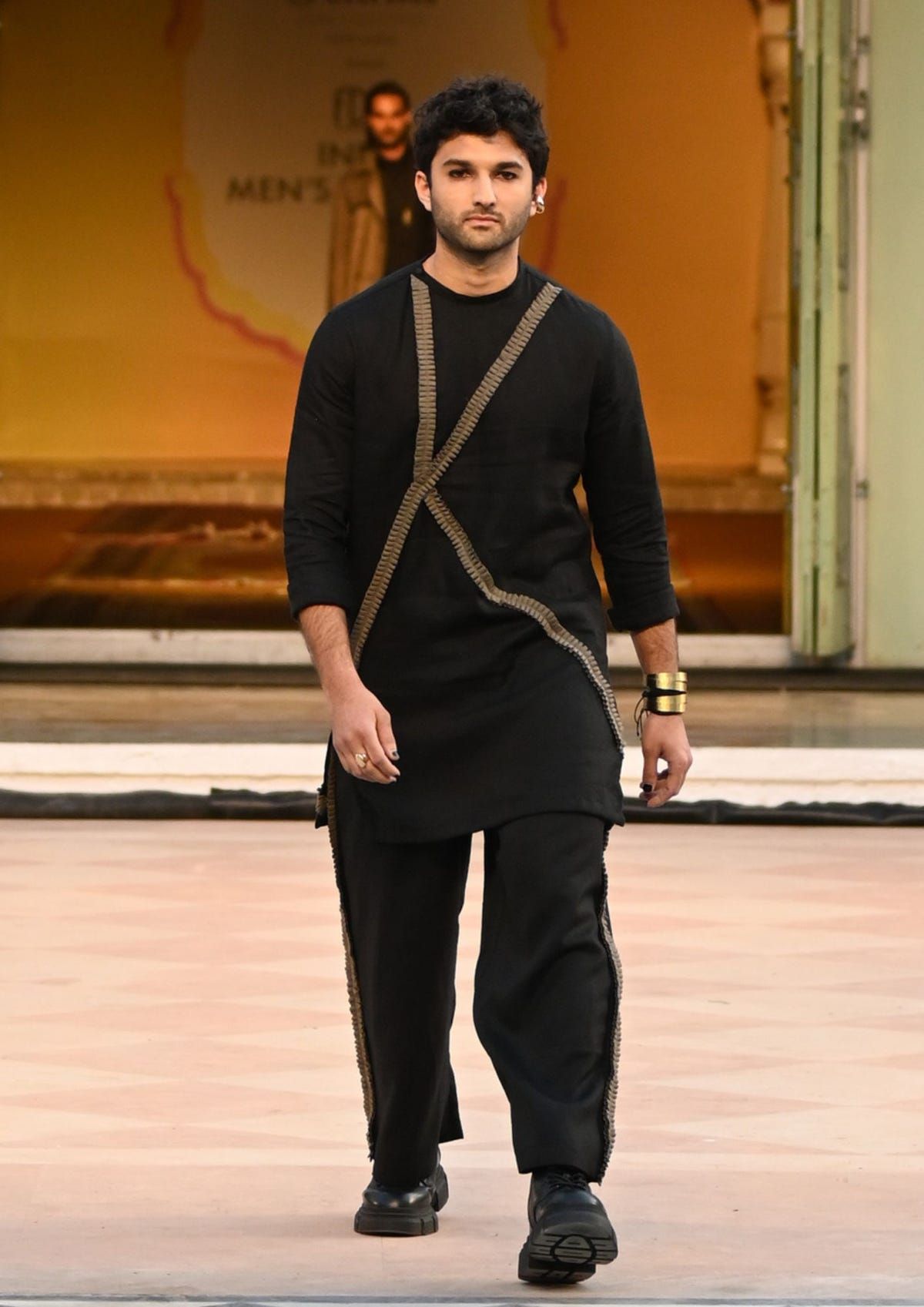 QUINTON LOOK - BLACK - image 2