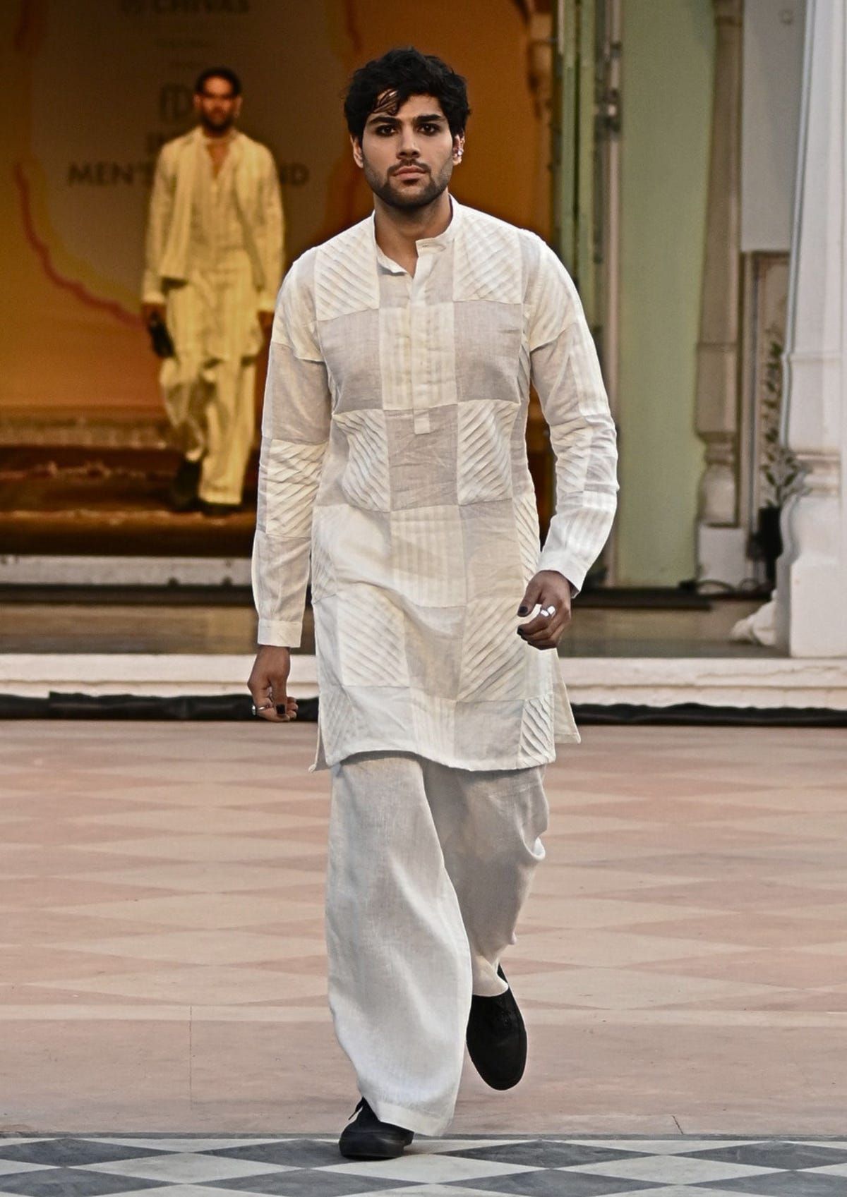 EZRA LOOK - WHITE - image 1