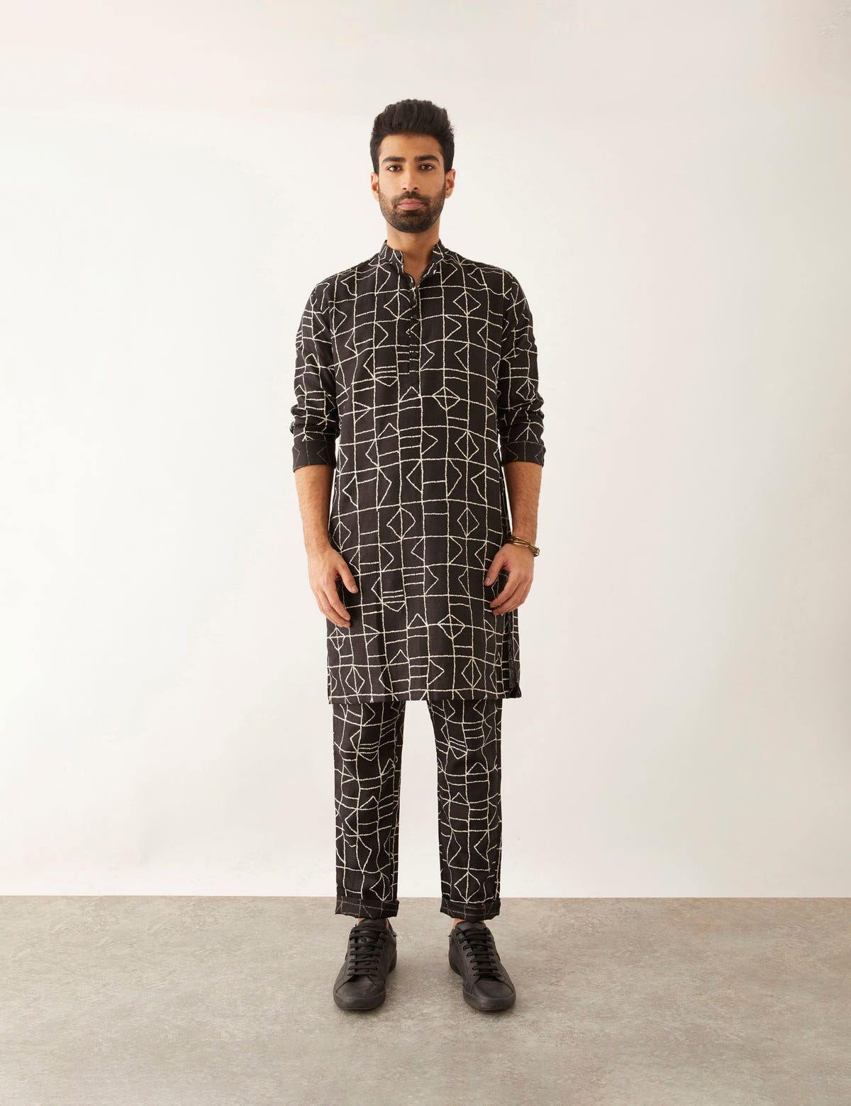 HALLES FUZZ KURTA SET - BLACK - image 1
