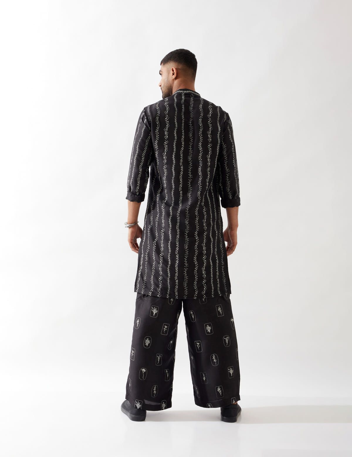 IRVIN VINE KURTA SET - BLACK - image 3
