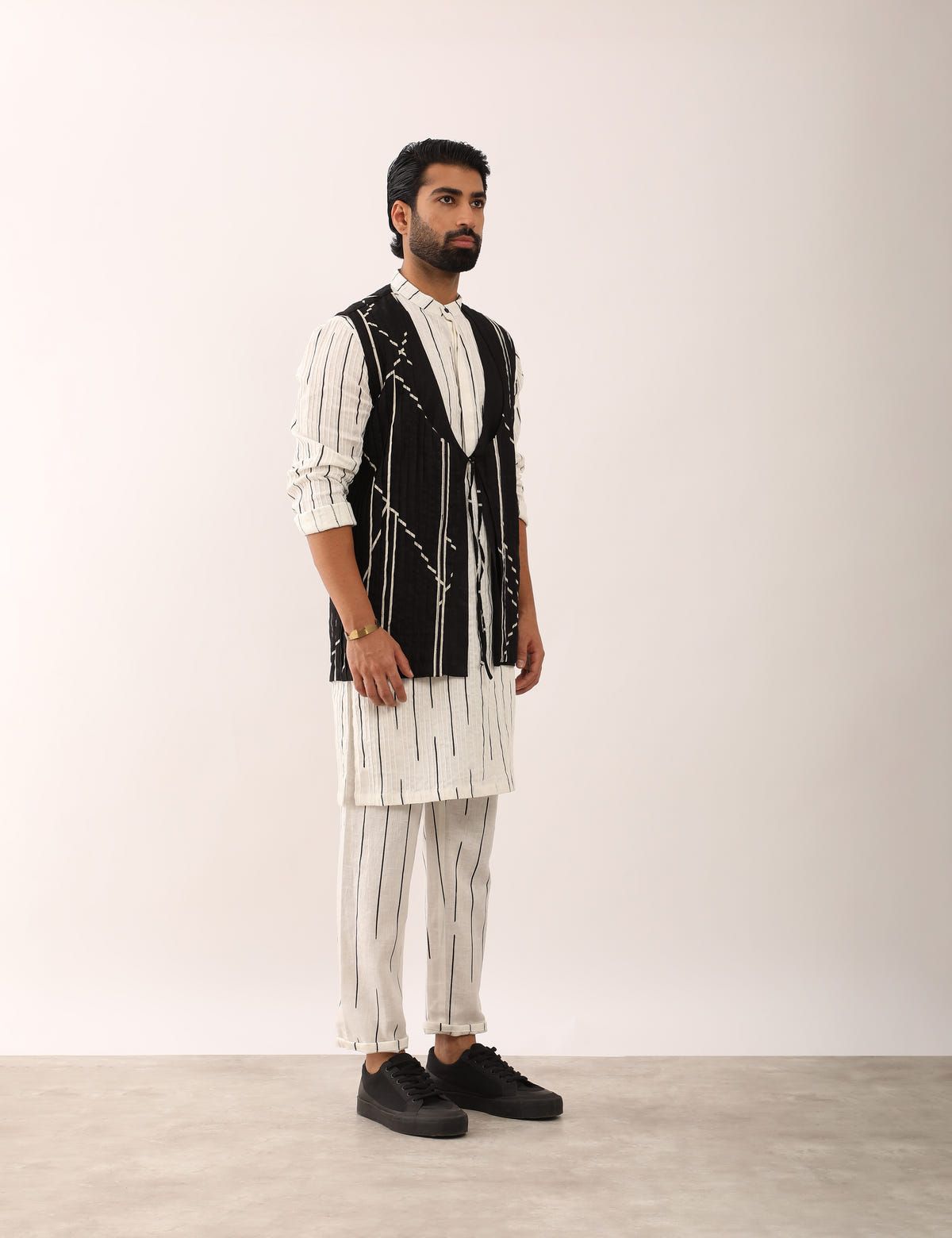 ASIM GLASS BANDI  - BLACK - image 3