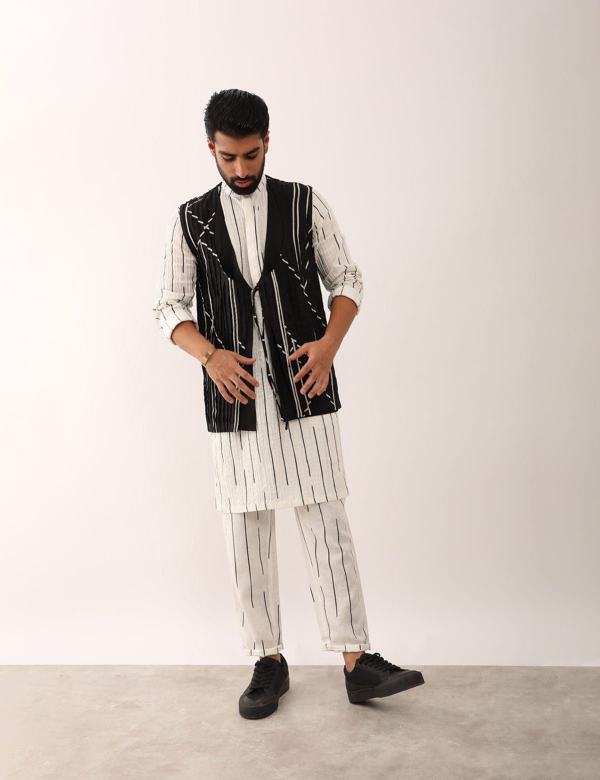 ASIM GLASS BANDI  - BLACK - image 5